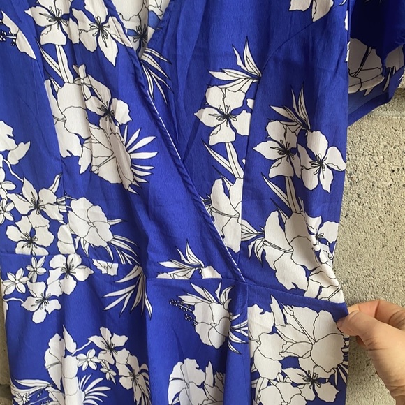 Japna Wrap Style Hawaiian print dress - Picture 5 of 14